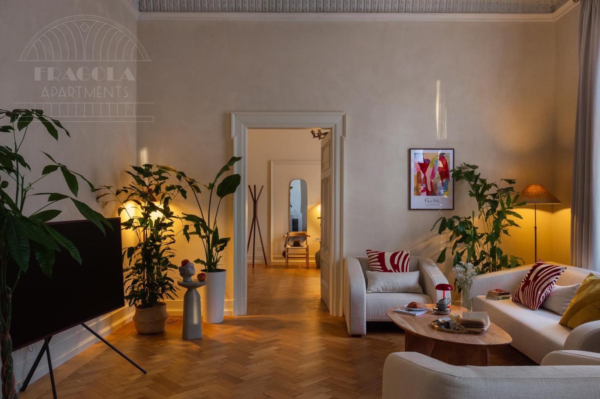 Le Jardin - Classy, Elegant In The Center
