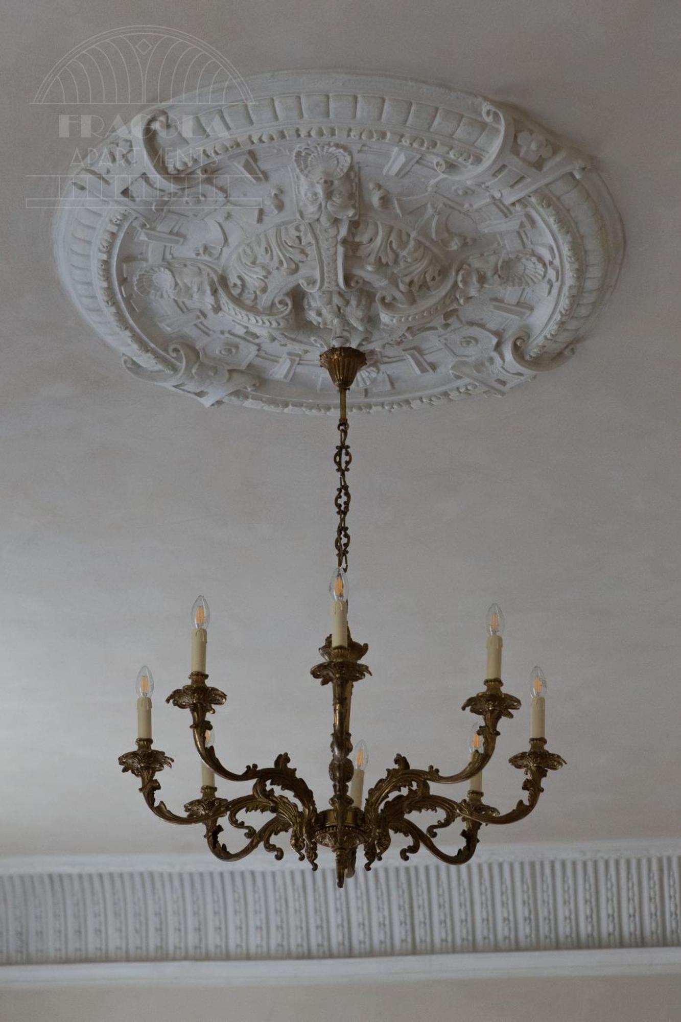 Le Jardin - Classy, Elegant In The Center *