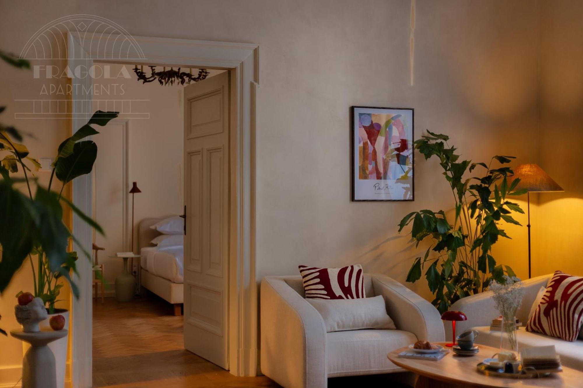 Le Jardin - Classy, Elegant In The Center *