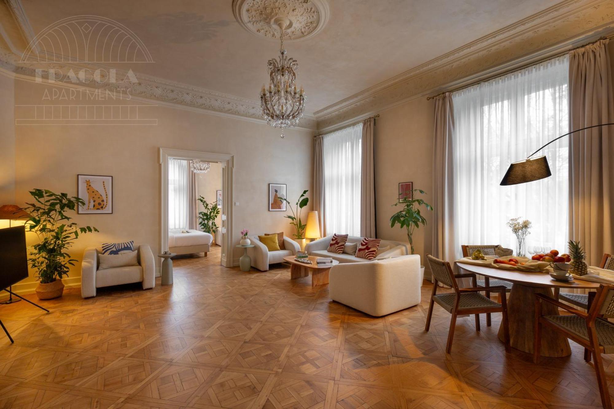 Le Jardin - Classy, Elegant In The Center Apartment