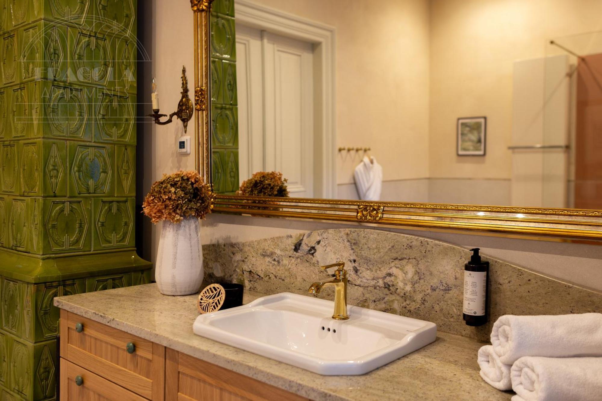 Le Jardin - Classy, Elegant In The Center