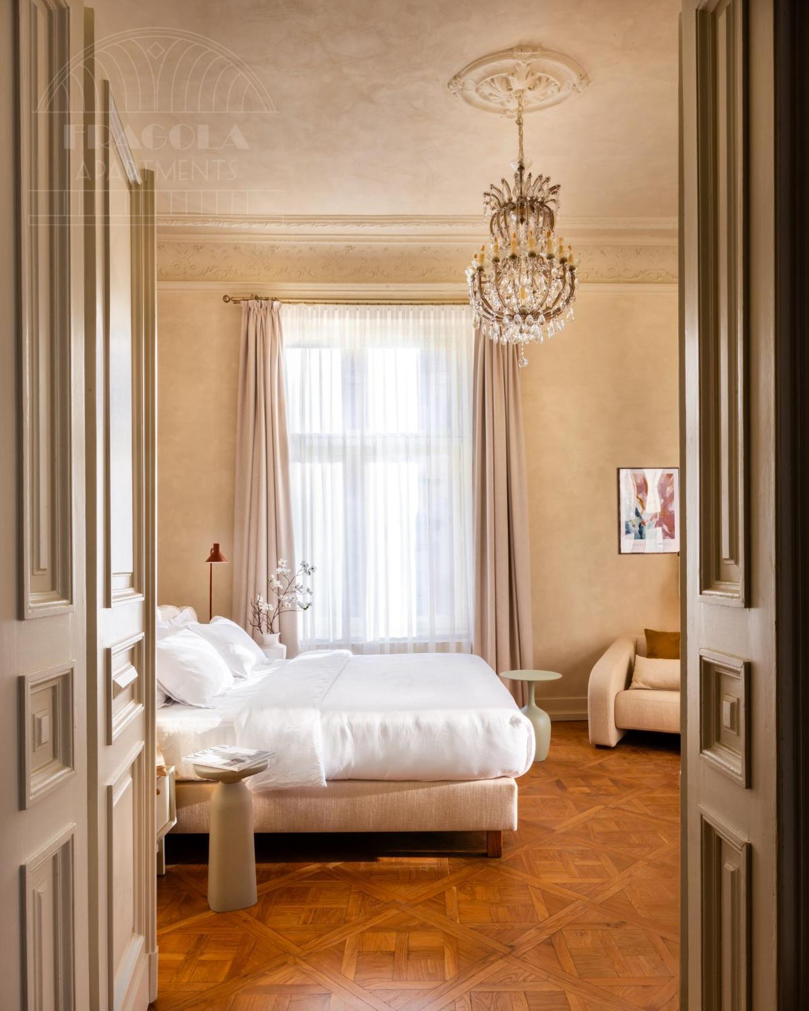 Le Jardin - Classy, Elegant In The Center Apartment