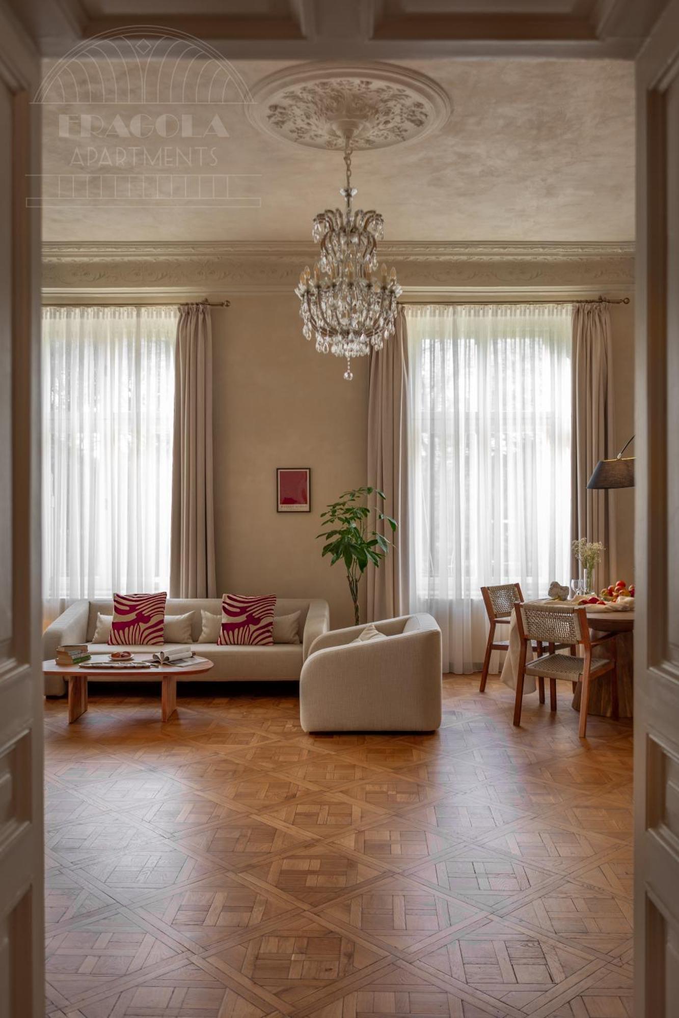 Le Jardin - Classy, Elegant In The Center Apartment *
